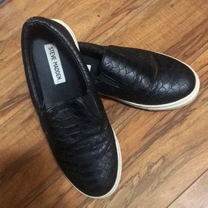 Steve Madden slip on sneaker